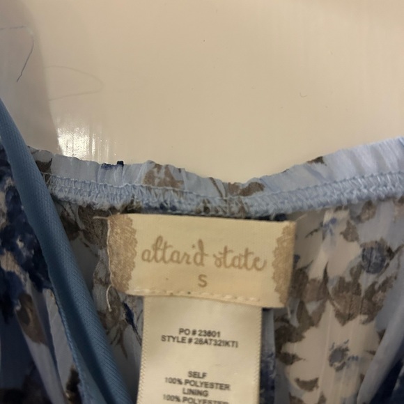 Blue floral dress. V-neck. Adjustable straps. Never worn but has no tags - Picture 4 of 4